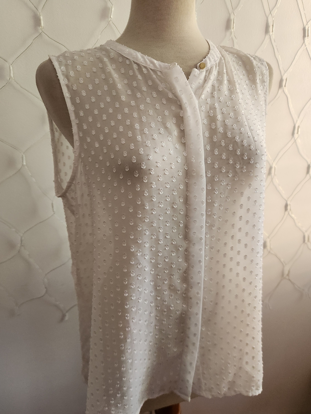 Liz Claiborne Sleeveless White Swiss Dot Blouse • Tagged Medium